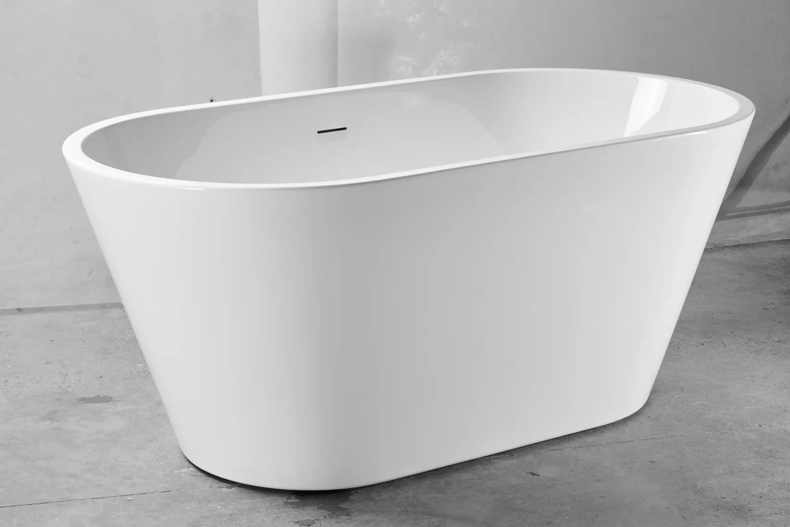 25A02-60 freestanding bathtub — view 1