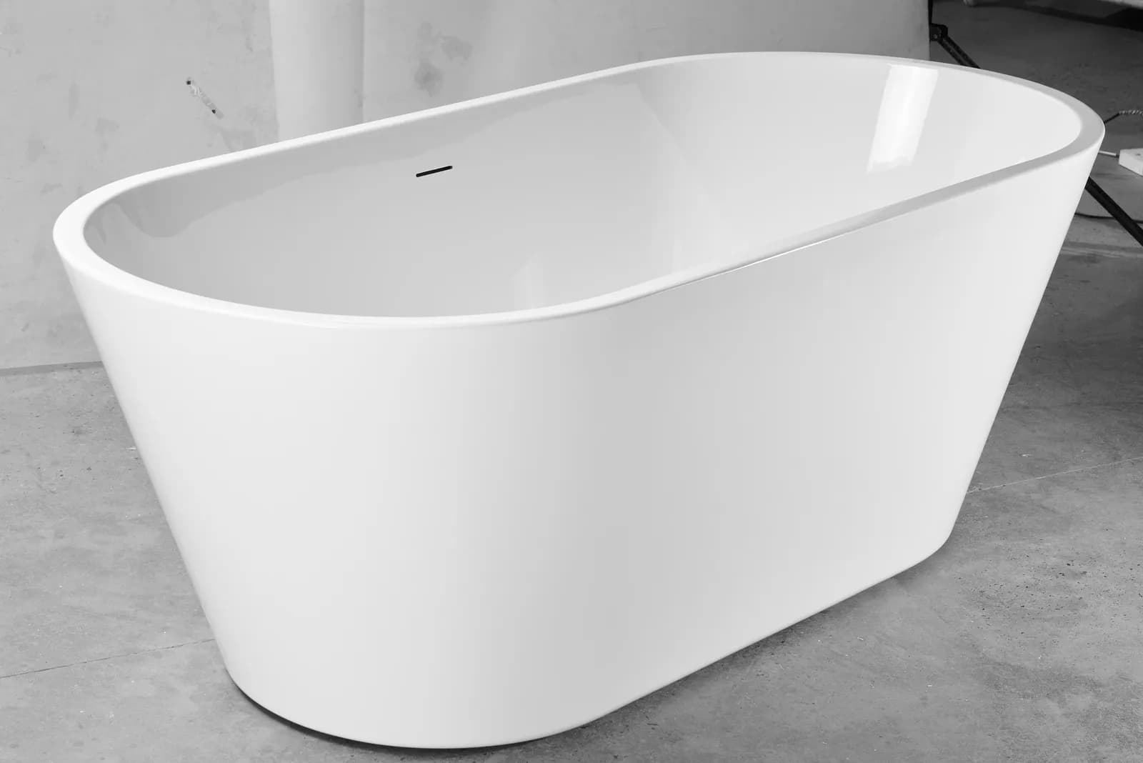 25A02-67 freestanding bathtub — view 1