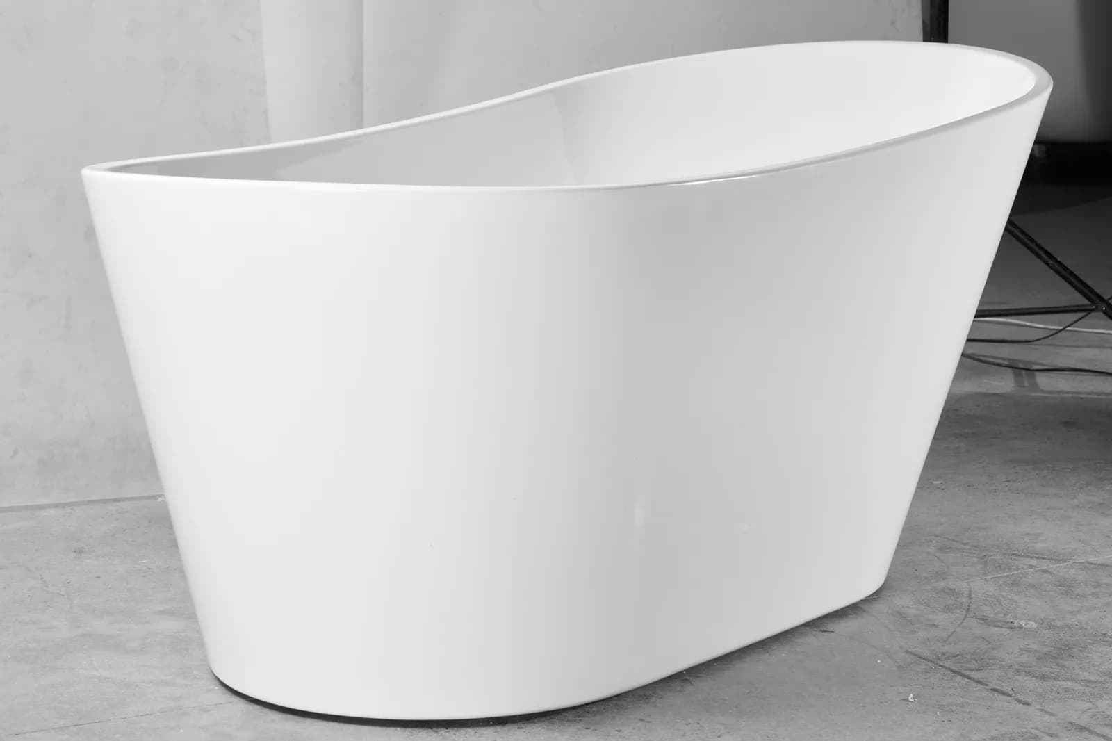25A04-60 freestanding bathtub — view 1