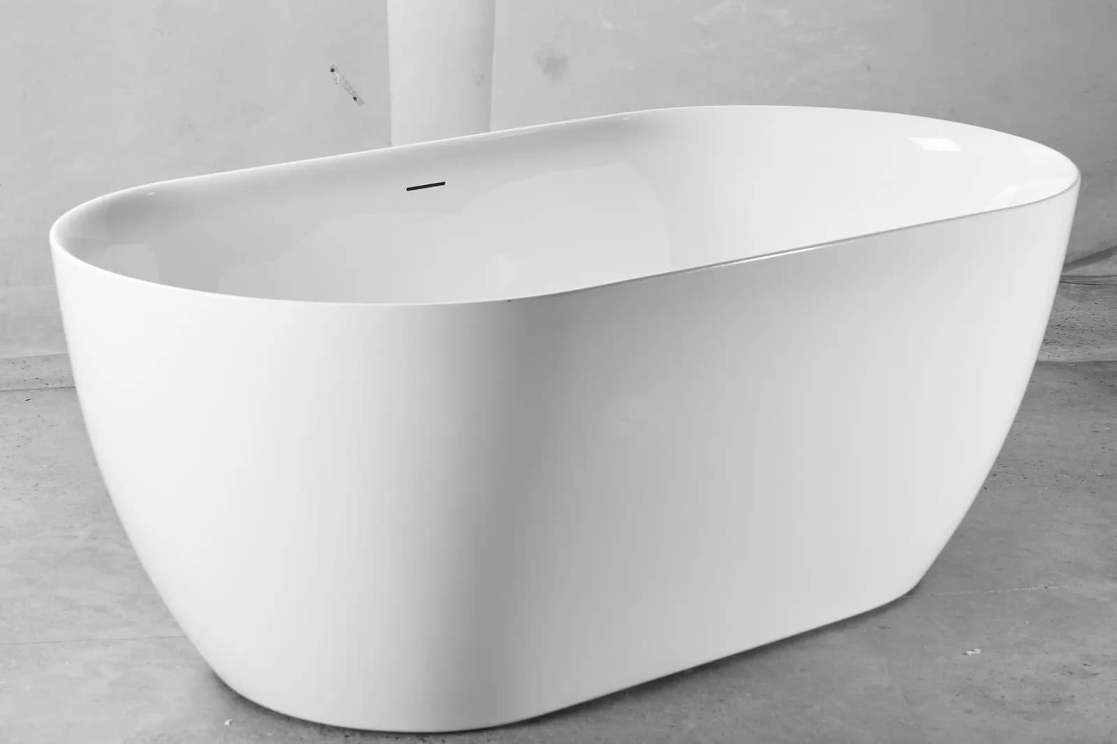25A09-55 freestanding bathtub — view 1