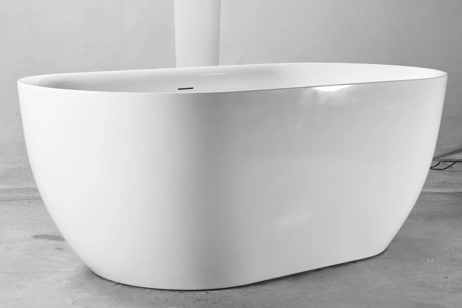 25A09-63 freestanding bathtub — view 1